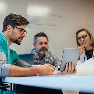 involve the right people in your web project